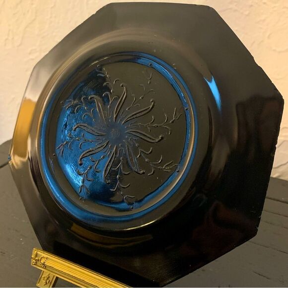 U. S. Glass Co. Depression Black Amethyst Scroll Salad Plate - Picture 2 of 4